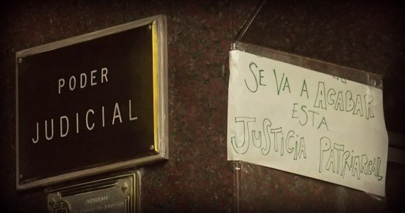 A la re-vinculación forzada, el escrache feminista