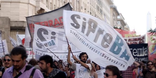 El ajuste en los medios de comunicación