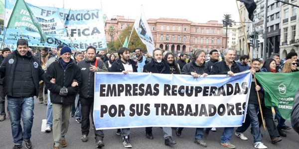 “Son tantas las fábricas que están cerrando, que los trabajadores ya no se resignan tan fácilmente a quedarse sin trabajo”