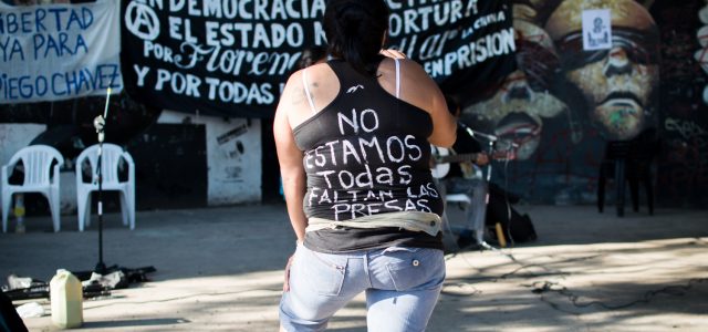 ¡Respondemos todas también por las muertas en las cárceles!