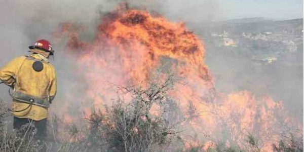 El Gobierno se toma vacaciones, mientras la Argentina arde y se inunda