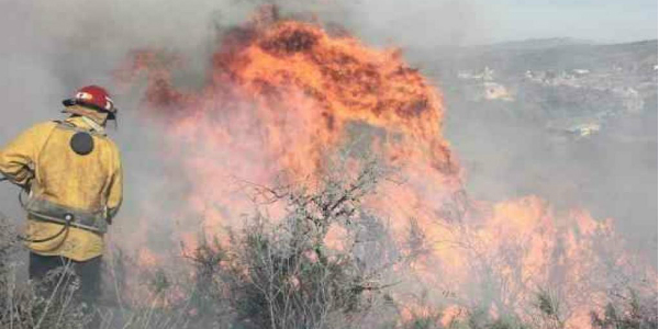 El Gobierno se toma vacaciones, mientras la Argentina arde y se inunda