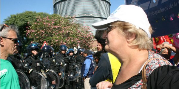 Las contradicciones de la Argentina tras el primer paro general