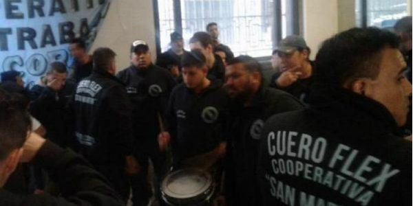 Crónica de una toma anunciada en el Ministerio de Energía: Cueroflex y su deuda de millones