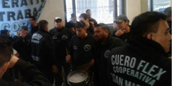 Crónica de una toma anunciada en el Ministerio de Energía: Cueroflex y su deuda de millones