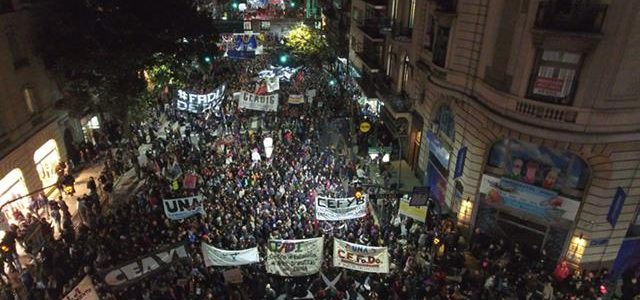 Otra cara de la misma moneda: el vaciamiento de la formación docente