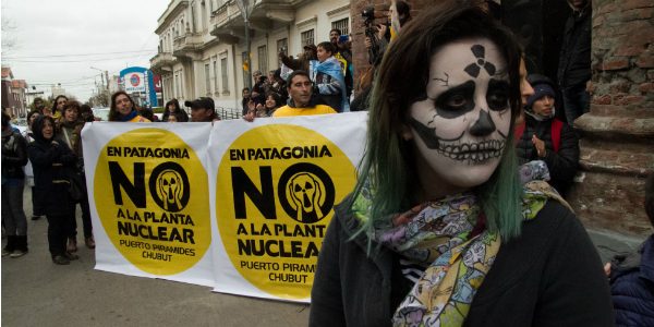 Viedma se mueve contra la planta nuclear y el gobierno no piensa en el futuro