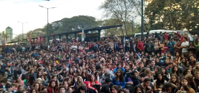Frente a la Escuela del futuro, resistencia estudiantil