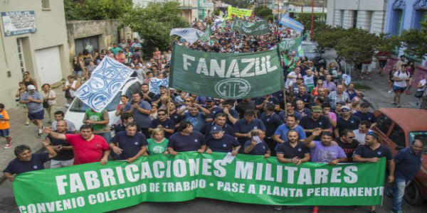 Una pueblada contra los despidos