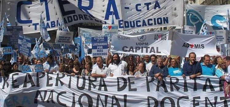El Gobierno desoye reclamos de docentes y trabajadorxs de la economía popular