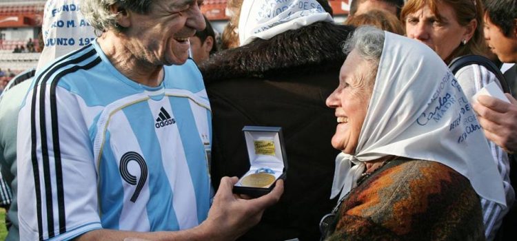 Se fue René Houseman: ¿Qué más se le puede pedir a un loco que magia y felicidad?
