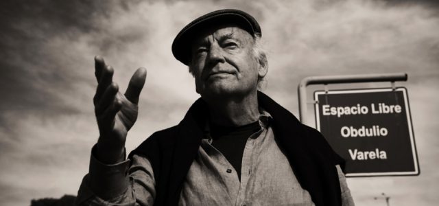 No te tomes en serio nada que no te haga reír, decía Galeano